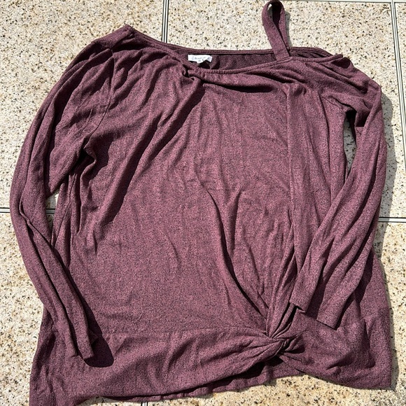 Maurices, XL, Cold Shoulder Plum Top - Picture 4 of 5